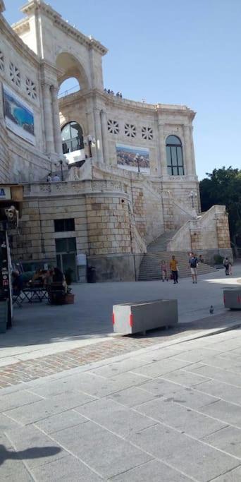 Camera In Appartamento Al Piano Terra Cagliari Bagian luar foto