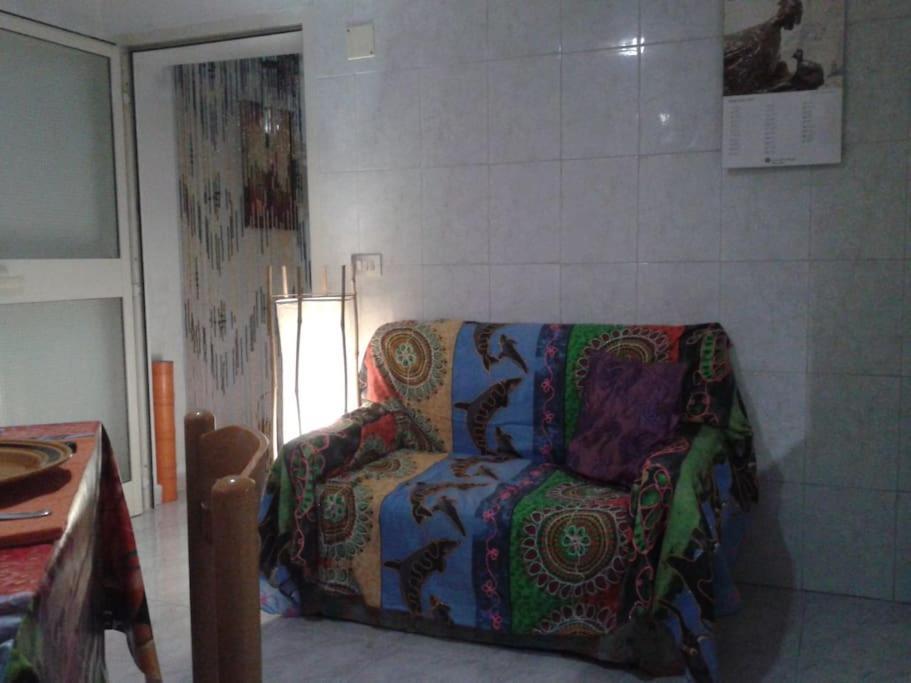 Camera In Appartamento Al Piano Terra Cagliari Bagian luar foto